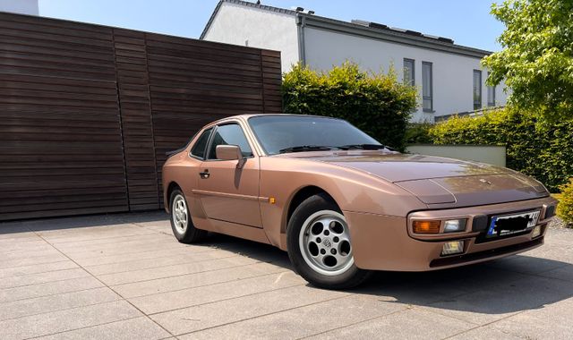 Porsche 944