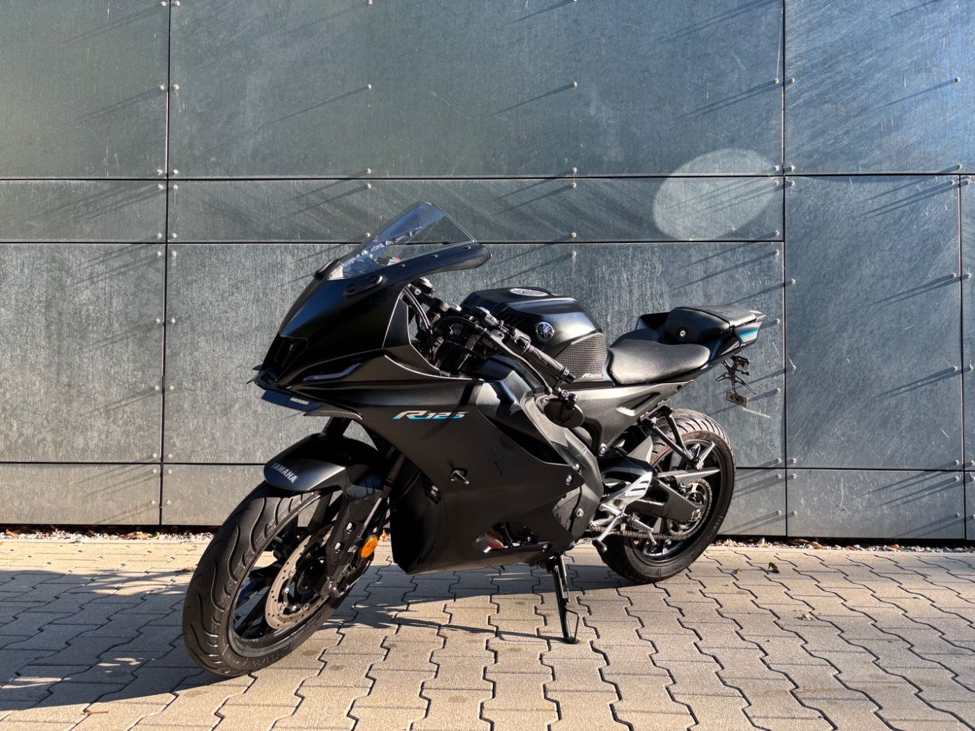 Fahrzeugabbildung Yamaha YZF-R125 viel Zubehör MIVV Endschalldämpfer