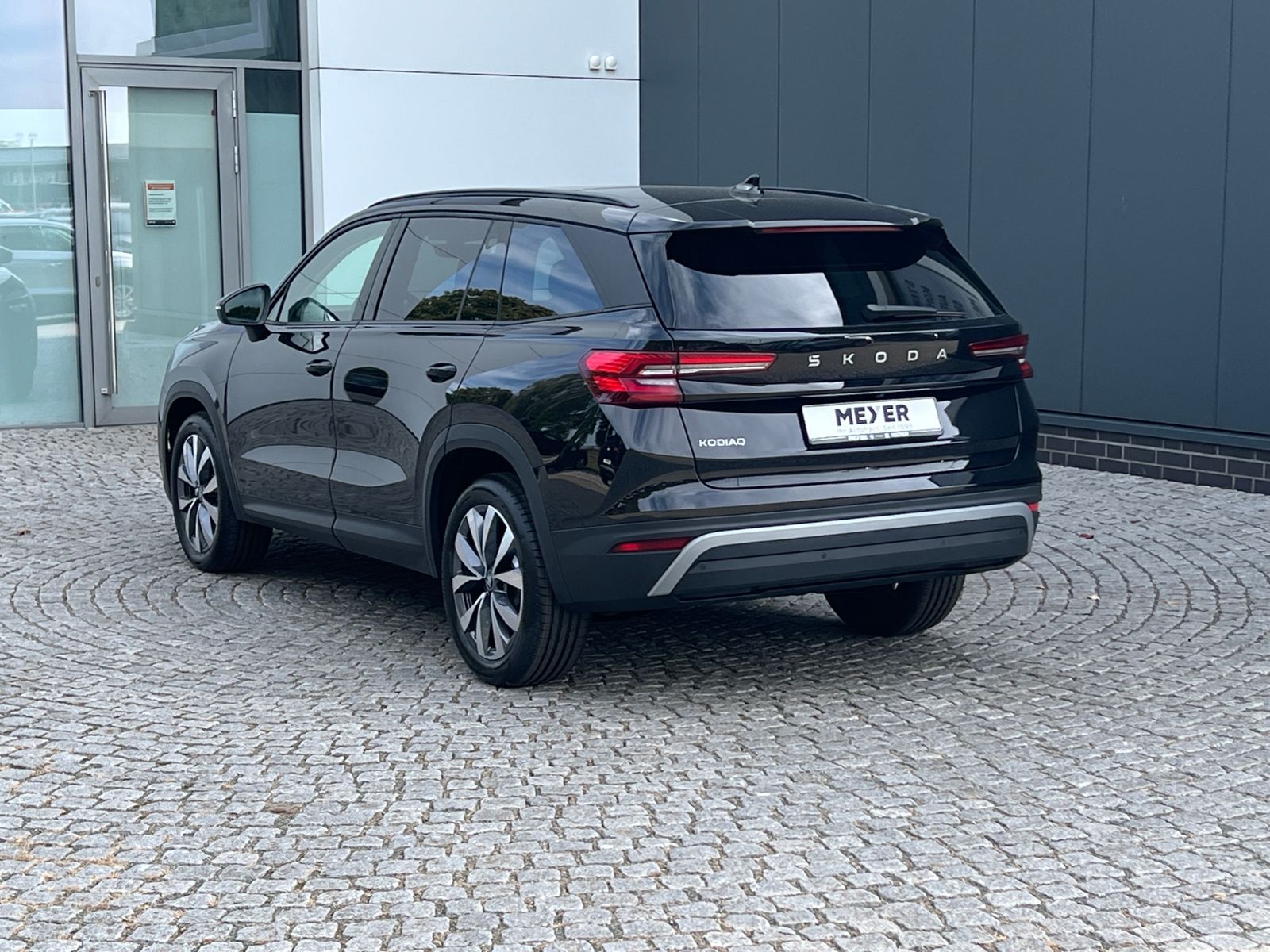 Fahrzeugabbildung SKODA Kodiaq Selection 2.0 TDI DSG *7-Sitzer, AHK, Nav