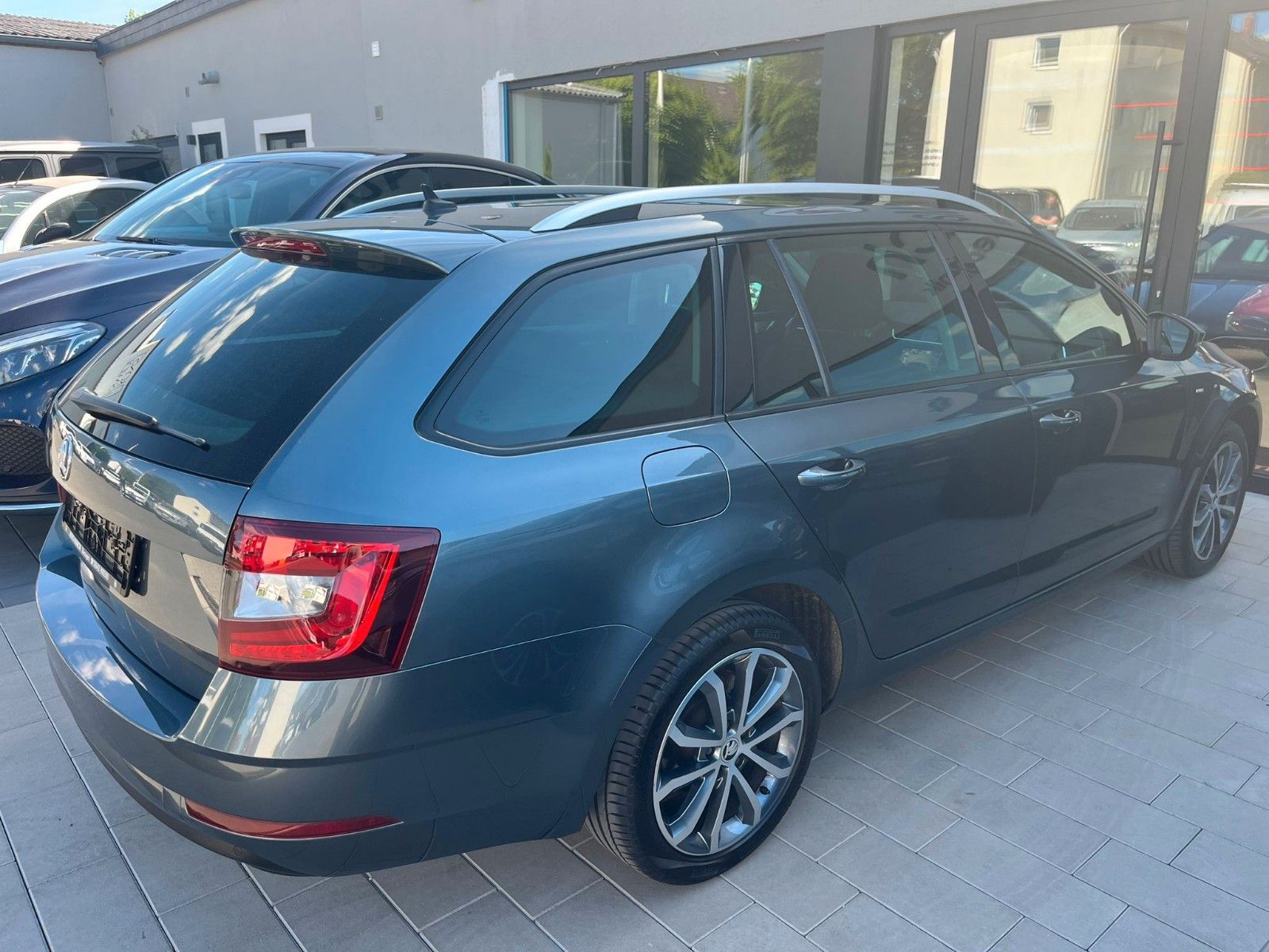 Fahrzeugabbildung SKODA Octavia 1.4 TSI Combi Drive*RFK*AHK*PDC*LED*