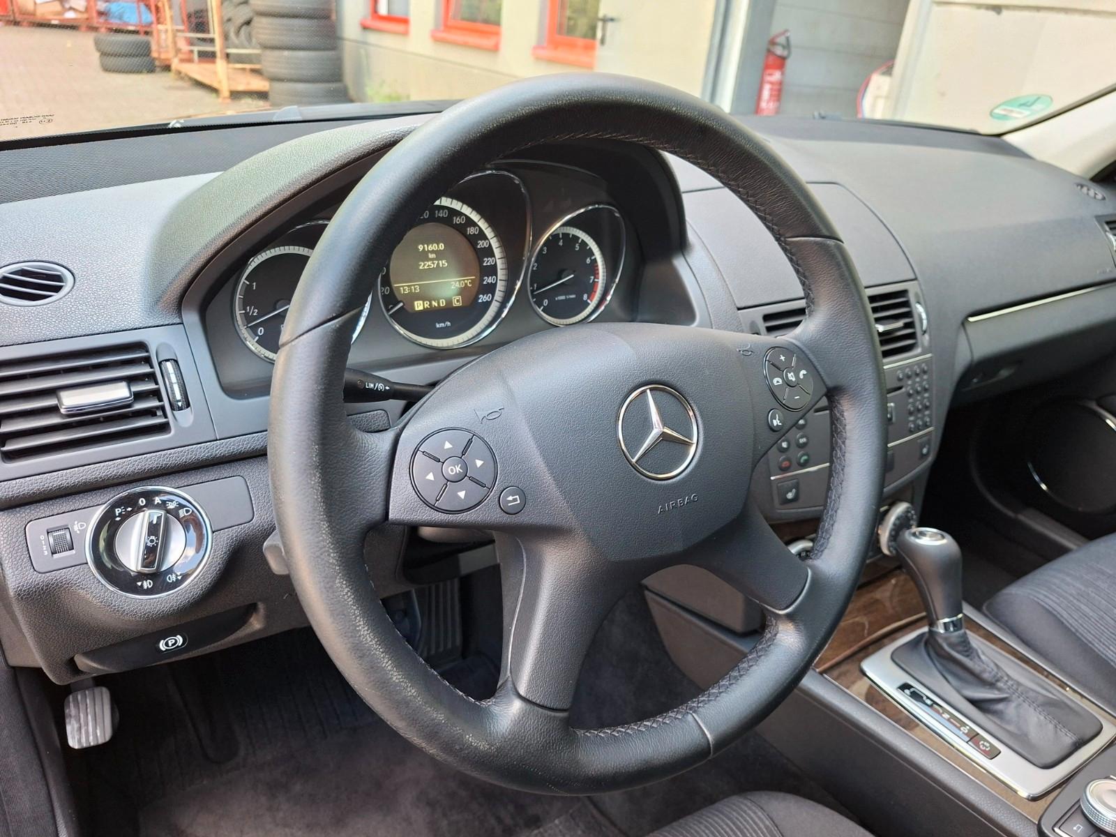 Mercedes-Benz C180 2009 — photo 14