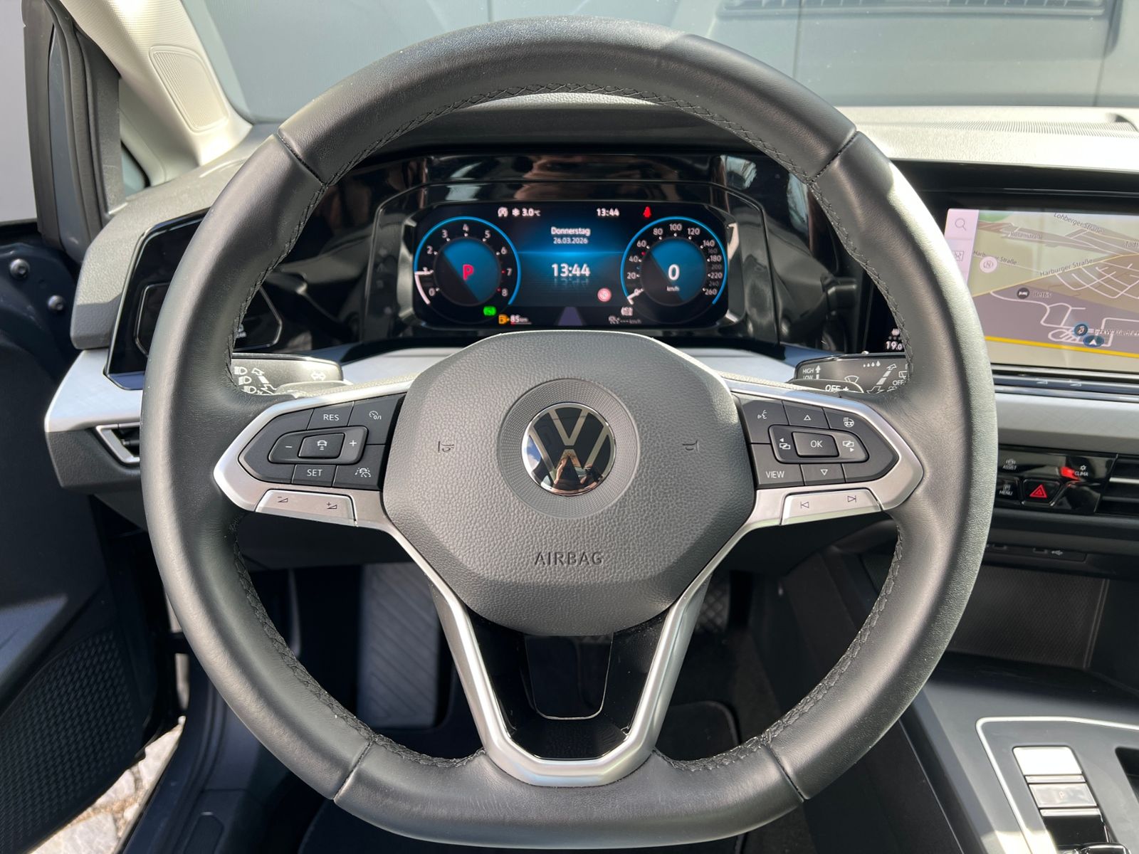 Fahrzeugabbildung Volkswagen Golf VIII 1.5 eTSI Life *AHK, Navi, AppConnect,