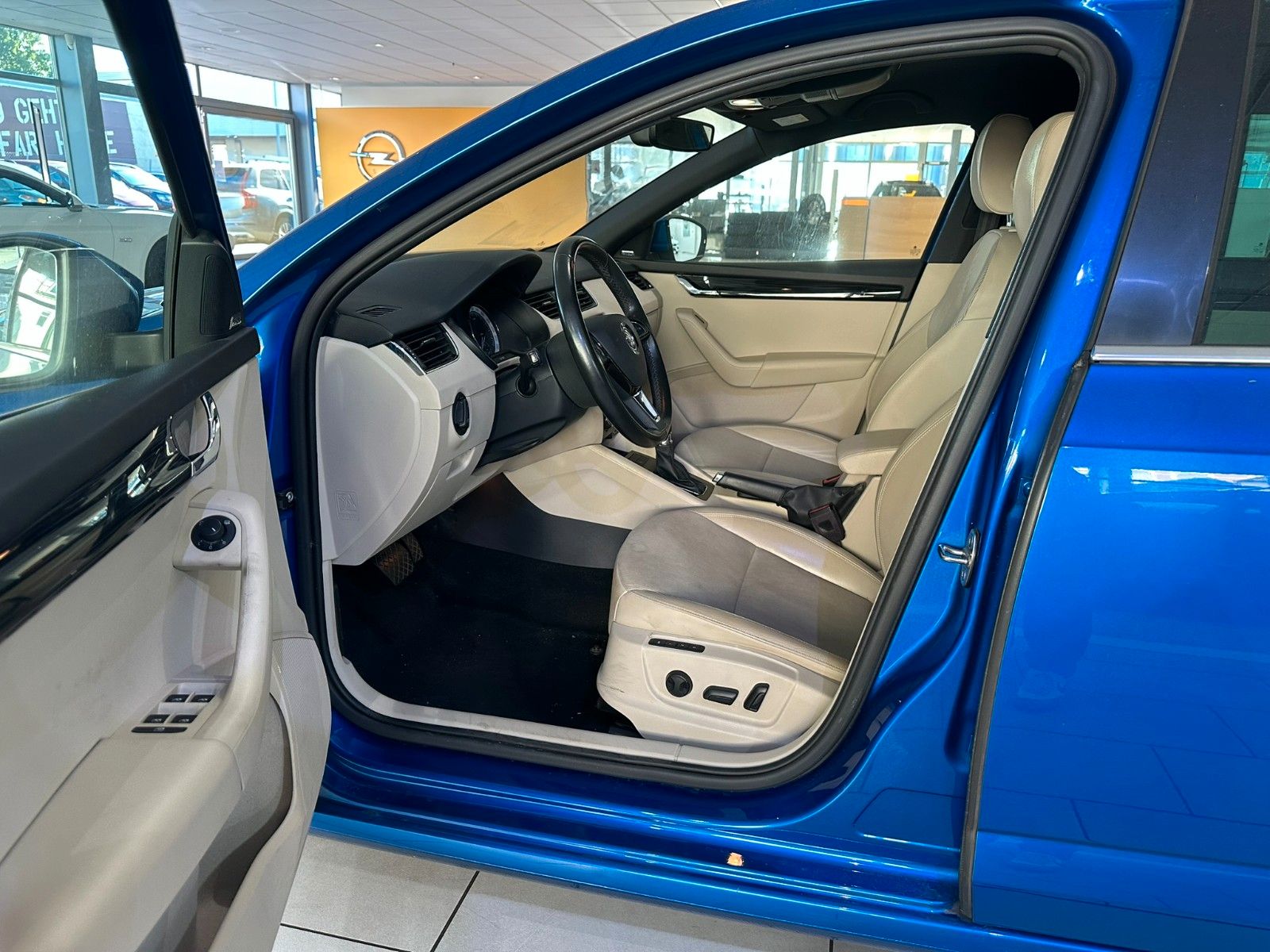 Fahrzeugabbildung SKODA Octavia Combi Style 1.5TSI LED/NAVI/SHZ/AHK