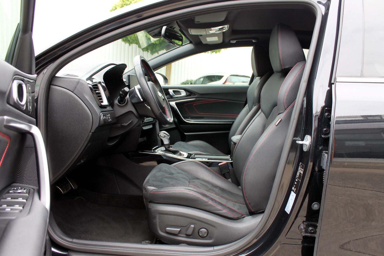 Fahrzeugabbildung Kia pro cee'd GT 1.6TGDI ACC KAM eGSD PDC CarPlay BT