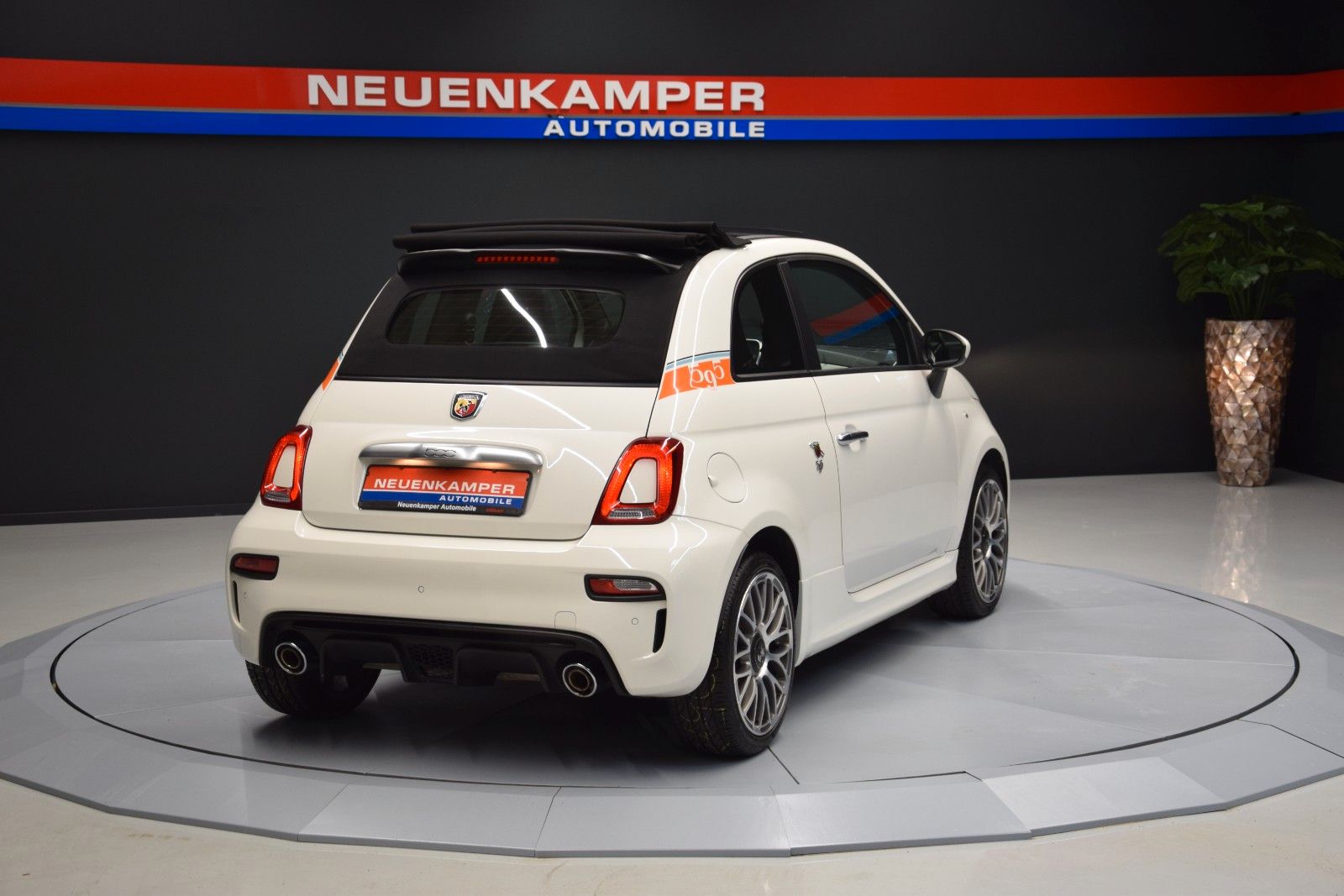 Fahrzeugabbildung Abarth 595C LED PDC CarPlay Android Auto PDC Faltdach