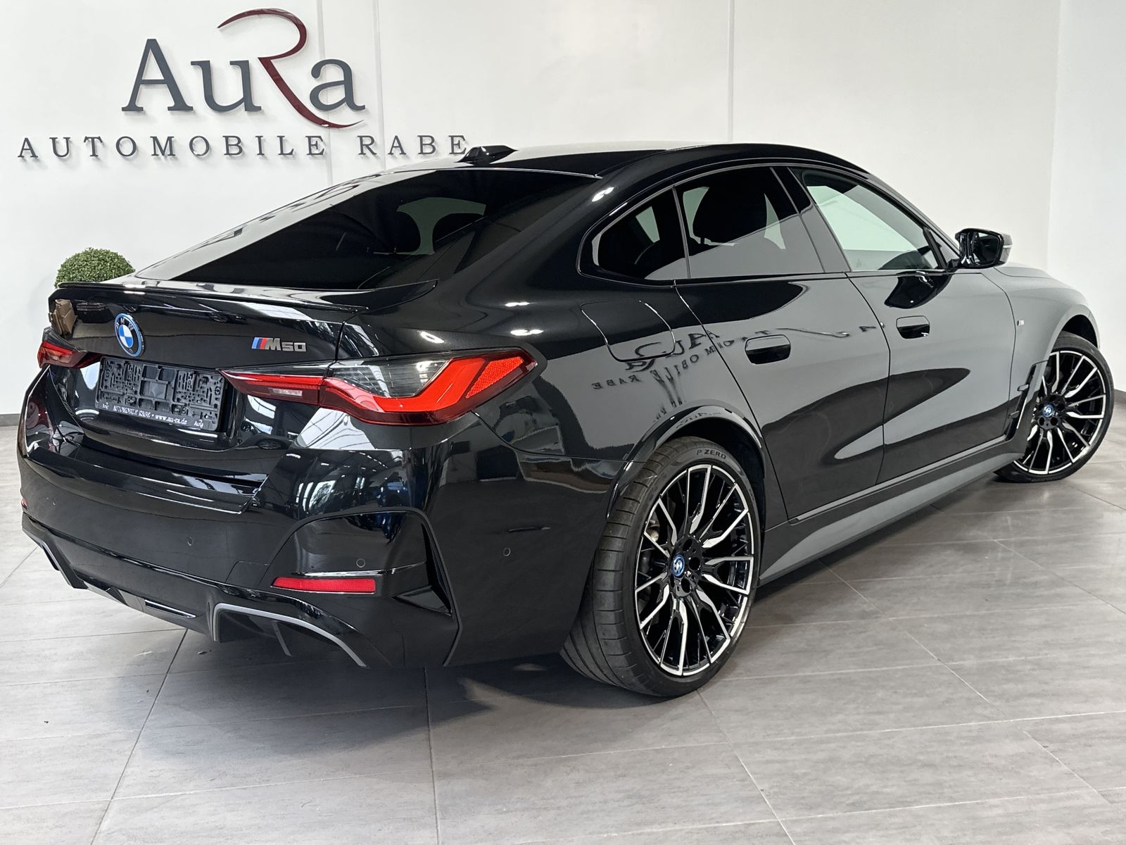 Fahrzeugabbildung BMW i4 M50 NAV+LED+GLASDACH+KAM+DIGDISPLAY+DCC+20ZO