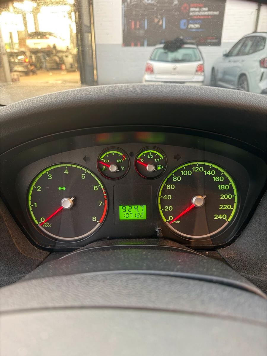 Ford Focus 2006 — engine 101 HP (74kW)