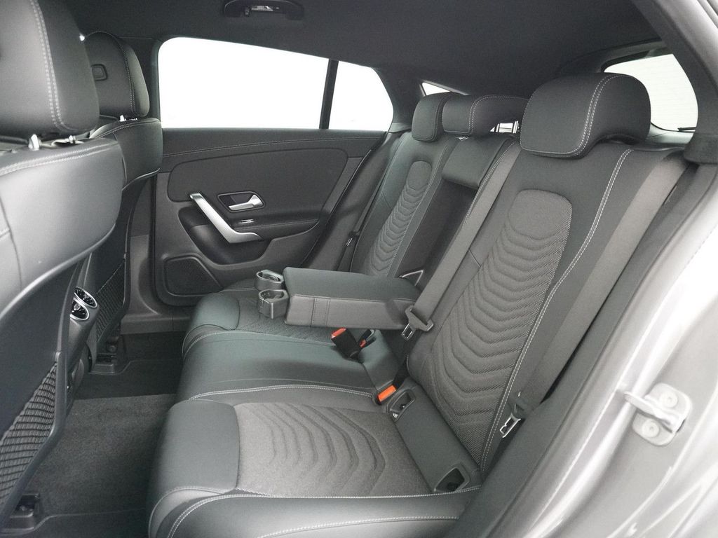 Mercedes-Benz CLA 180 Shooting Brake Star Edition Luxury Line