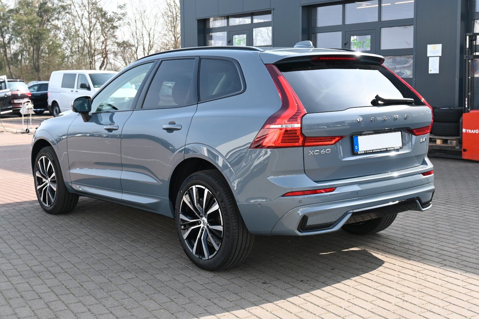 Fahrzeugabbildung Volvo XC60 B4 D AWD Plus Dark*H&K*STDHZG*360°*ACC*AHK