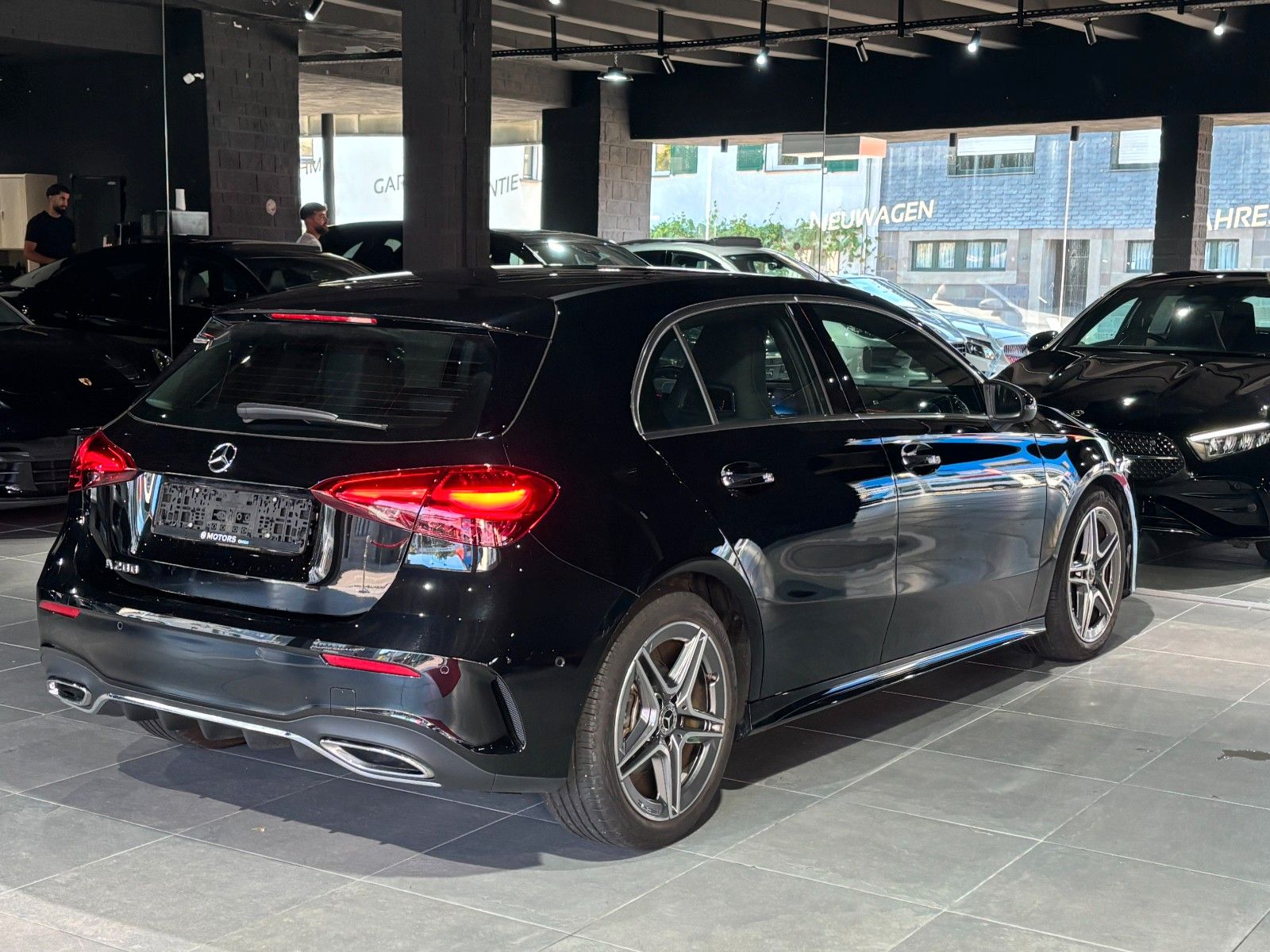 Fahrzeugabbildung Mercedes-Benz A 200 //AMG-LINE//MBUX//AMBIENTE/KAMERA/SHZ/NAVI