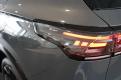 VW Tiguan 1.5 eTSI R-Line | Pano | HuD | AHK | 20" VW Tiguan 1.5 eTSI R-Line | Pano | HuD | AHK | 20"