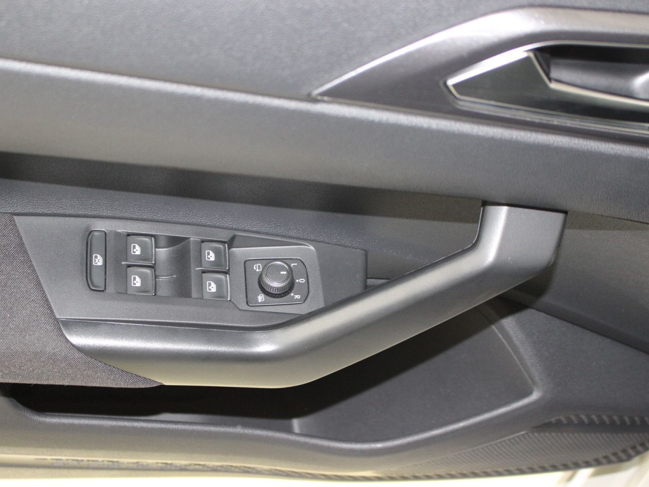 Fahrzeugabbildung Volkswagen Polo 1.0 TSI Style Matrix/ACC/Navi/PDC