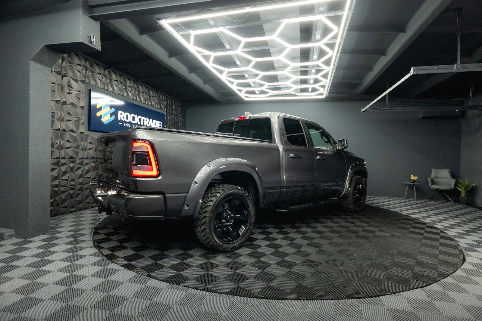 Fahrzeugabbildung Dodge RAM 5.7 V8 HEMI 4x4 Night Limited Longbed 19%