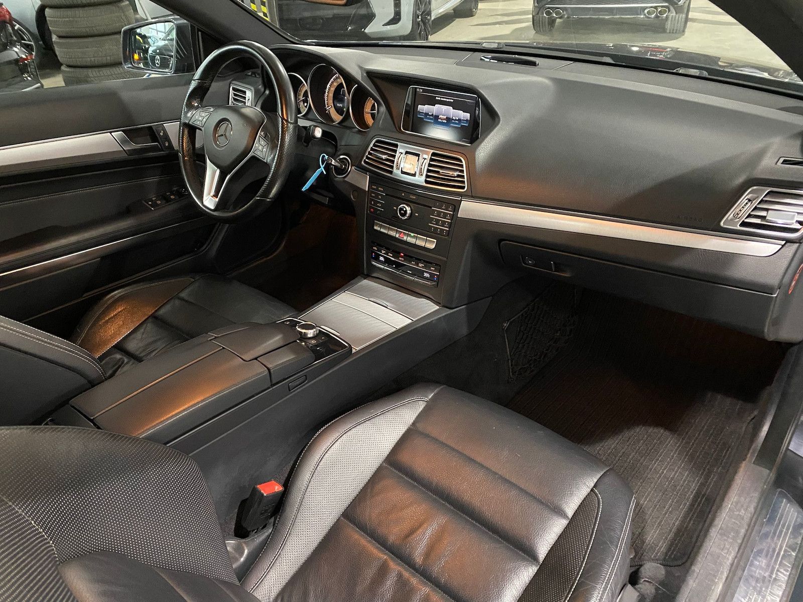Fahrzeugabbildung Mercedes-Benz E 220 d BlueTec Sport/Leder/Pano/LED/1.Hand/
