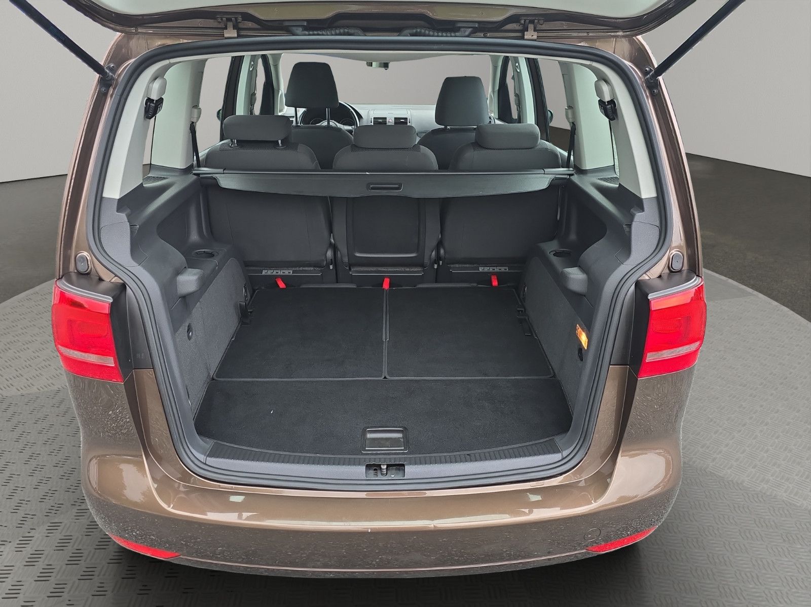 Fahrzeugabbildung Volkswagen Touran Trendline 1,6TDI 7 Sitze Tempomat