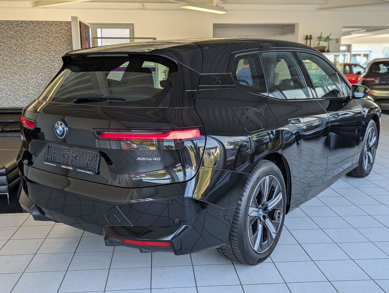 Fahrzeugabbildung BMW iX 40 xD Sport Sky-Pano Assist-Prof. Laser 360°