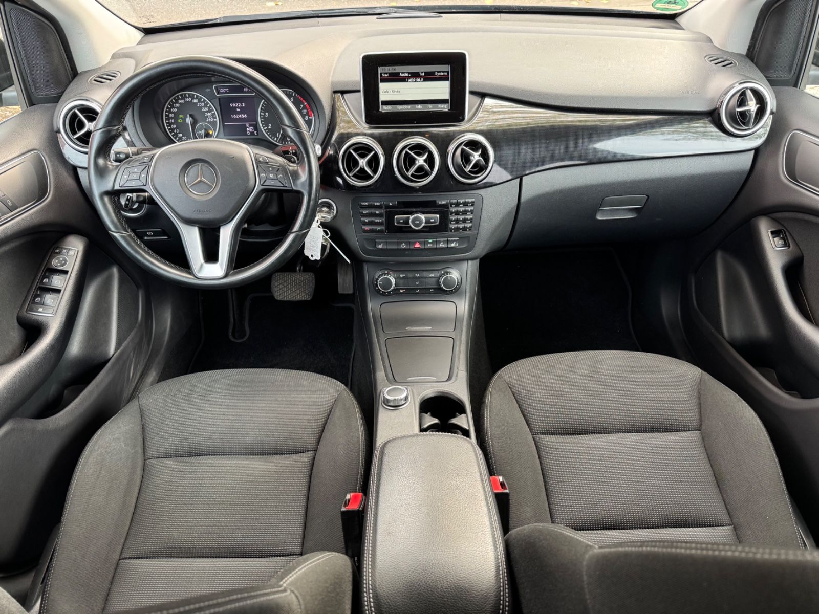 Fahrzeugabbildung Mercedes-Benz B 180 NAVI*BI-XENON*BLUETOOTH*PDC*SHZ