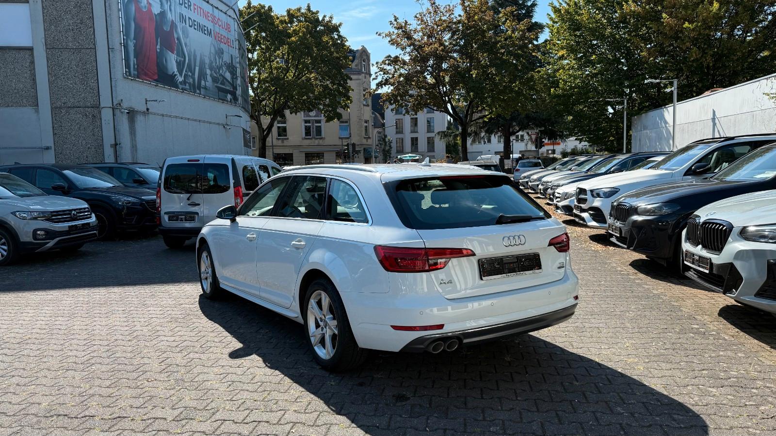 Audi A4  Avant quattro sport *PDC*Xenon*Standheizung*