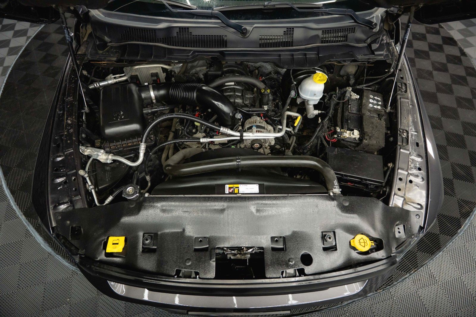 Fahrzeugabbildung Dodge RAM 5.7 V8 HEMI 4x4 Sport OFFROAD Night WARLOCK