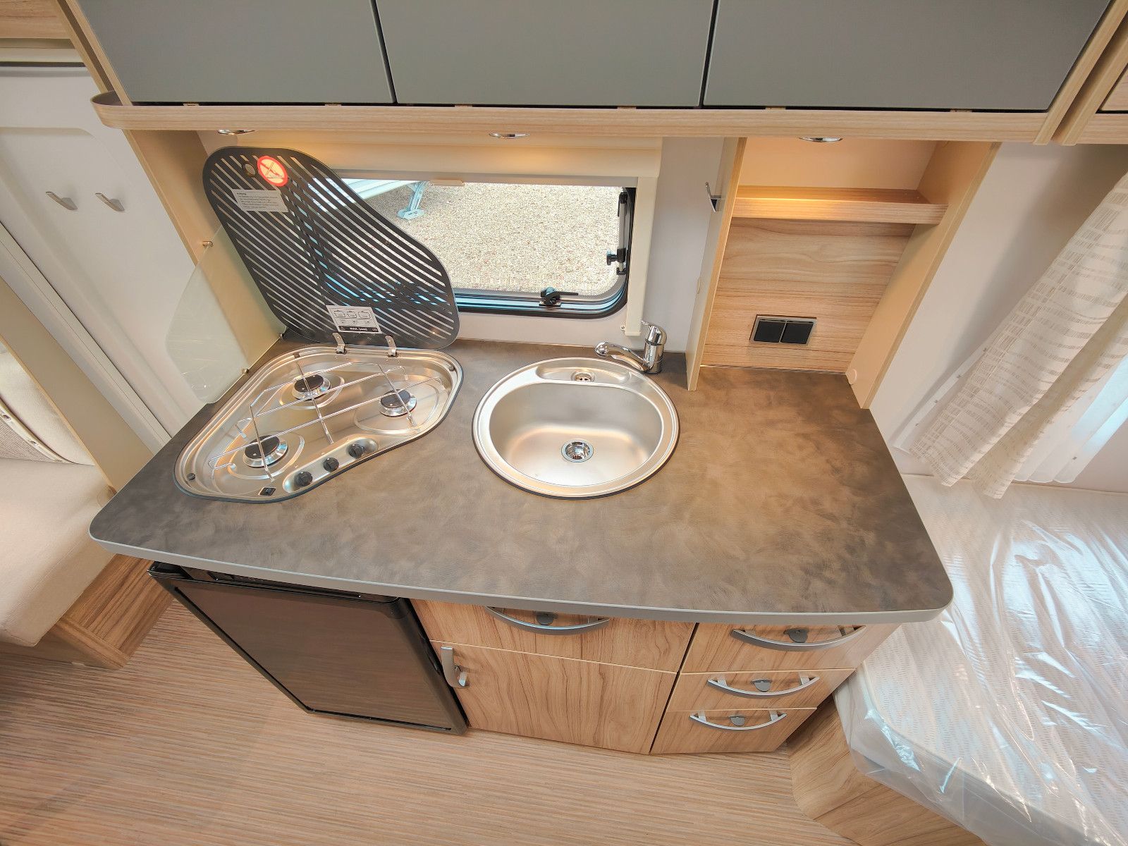 Fahrzeugabbildung HYMER / ERIBA / HYMERCAR Feeling 442 - 6.824€ Sparen!!!