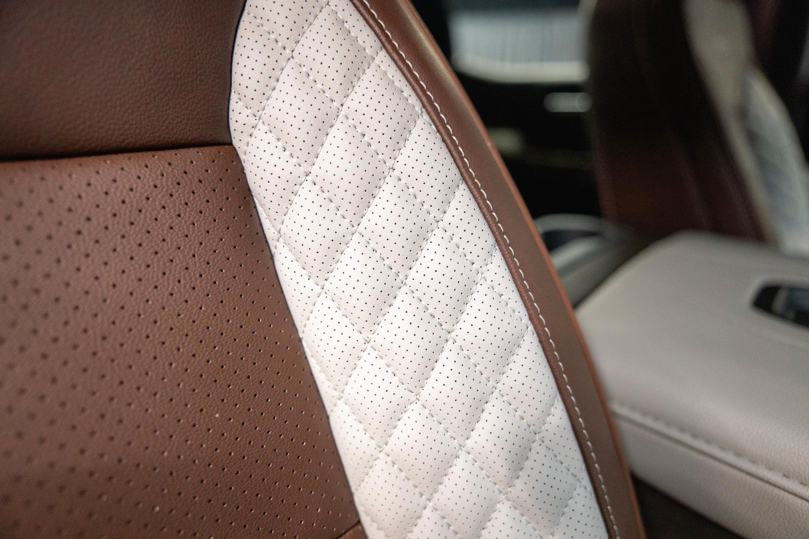 Fahrzeugabbildung Chevrolet Silverado 5.3L V8 4x4 RST Limited ZZ1 NightPaket