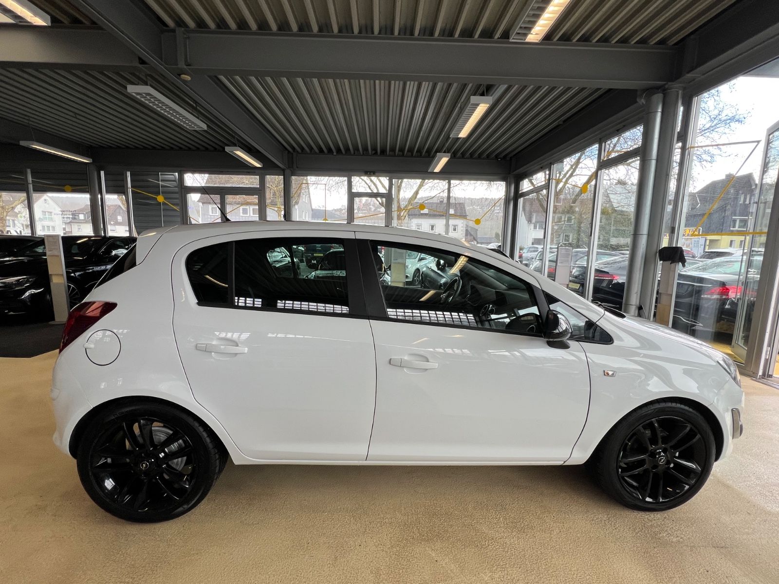 Fahrzeugabbildung Opel Corsa D Color Edition Sport
