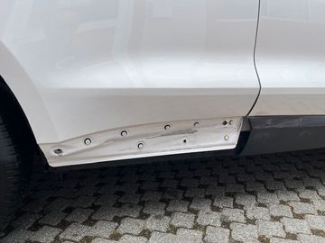 Bild 5 Jaguar F-PACE Portfolio AWD Leichter Seitenschaden