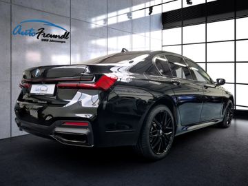 BMW 750 - 8