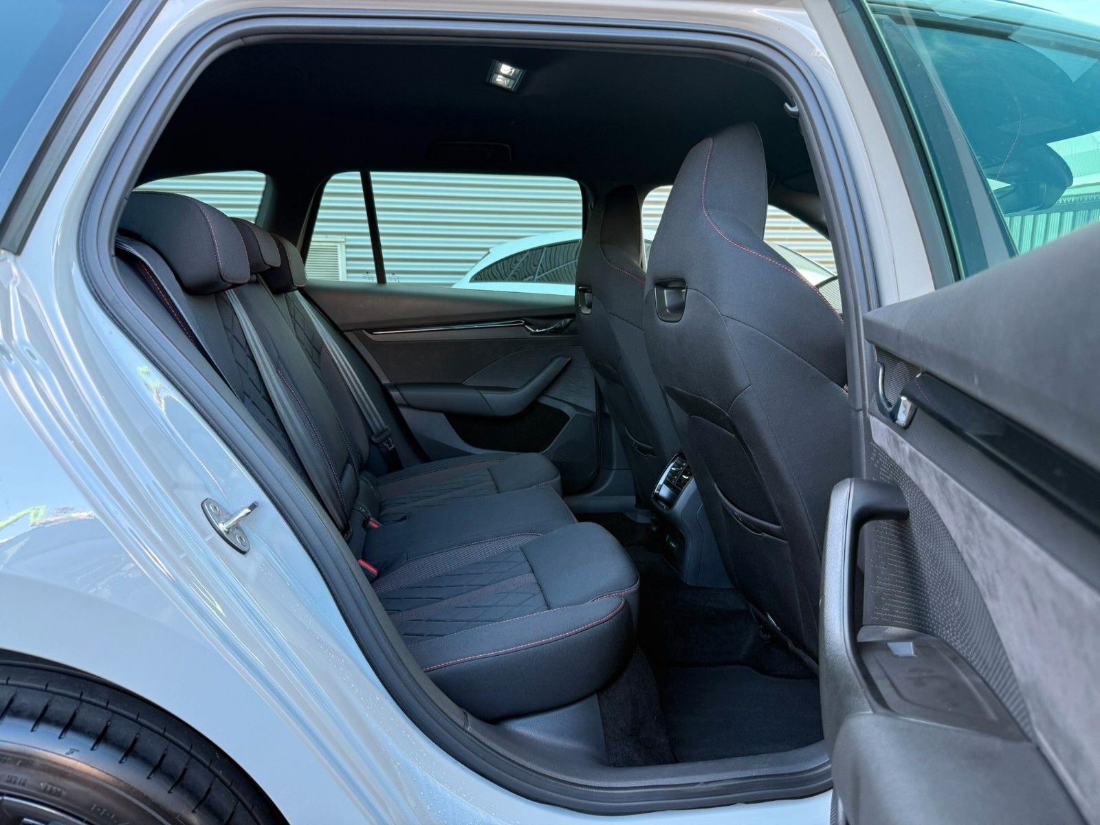 Fahrzeugabbildung SKODA Octavia 1.4 TSI iV RS HUD+R-Kamera+