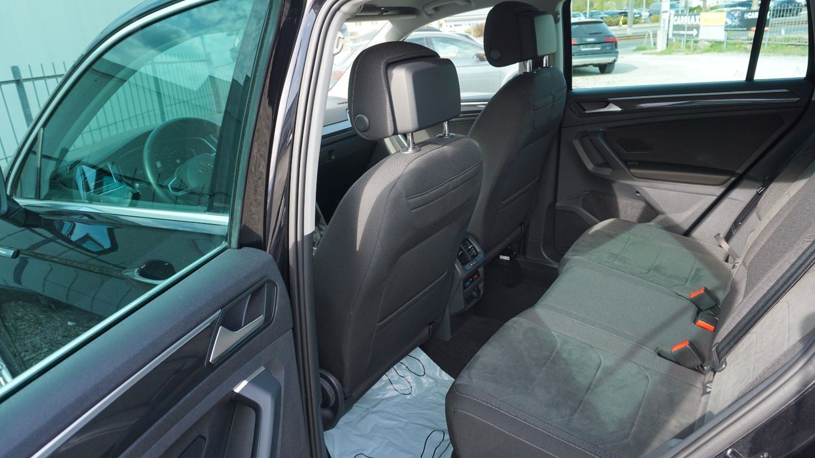 Fahrzeugabbildung Volkswagen Tiguan Elegance 4M, Kamera, Navi, AHK, IQ.Light