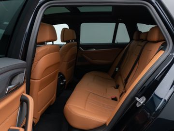 Fahrzeugabbildung BMW 540d xDr Tour M Sport Pano H/K Kamera 360° Air