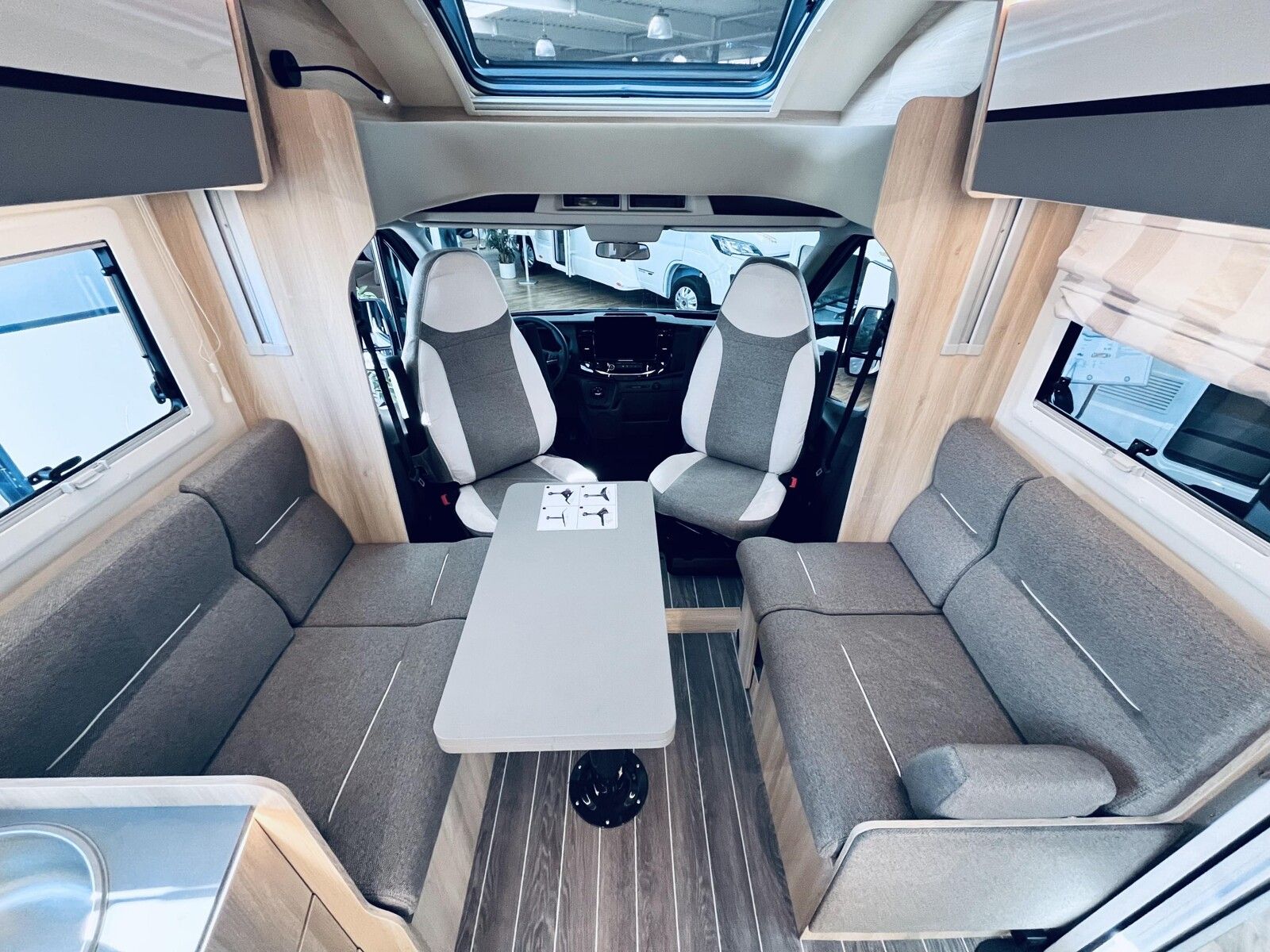 Fahrzeugabbildung NobelART T 7000 Ford