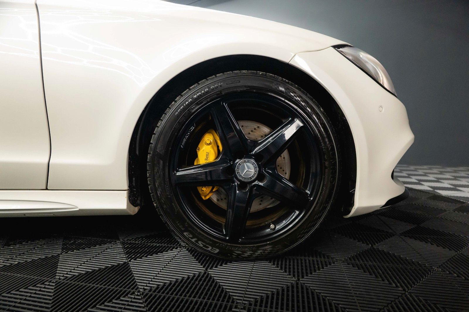 Fahrzeugabbildung Mercedes-Benz CLS 400 Shooting Brake AMG Night-Paket Designo