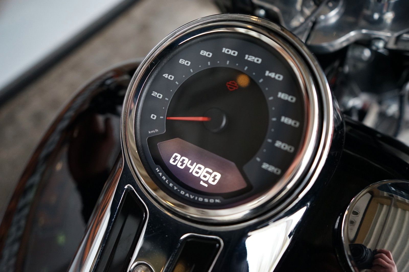 Fahrzeugabbildung Harley-Davidson Softail Sport Glide FLSB 107 mit Miller Auspuff