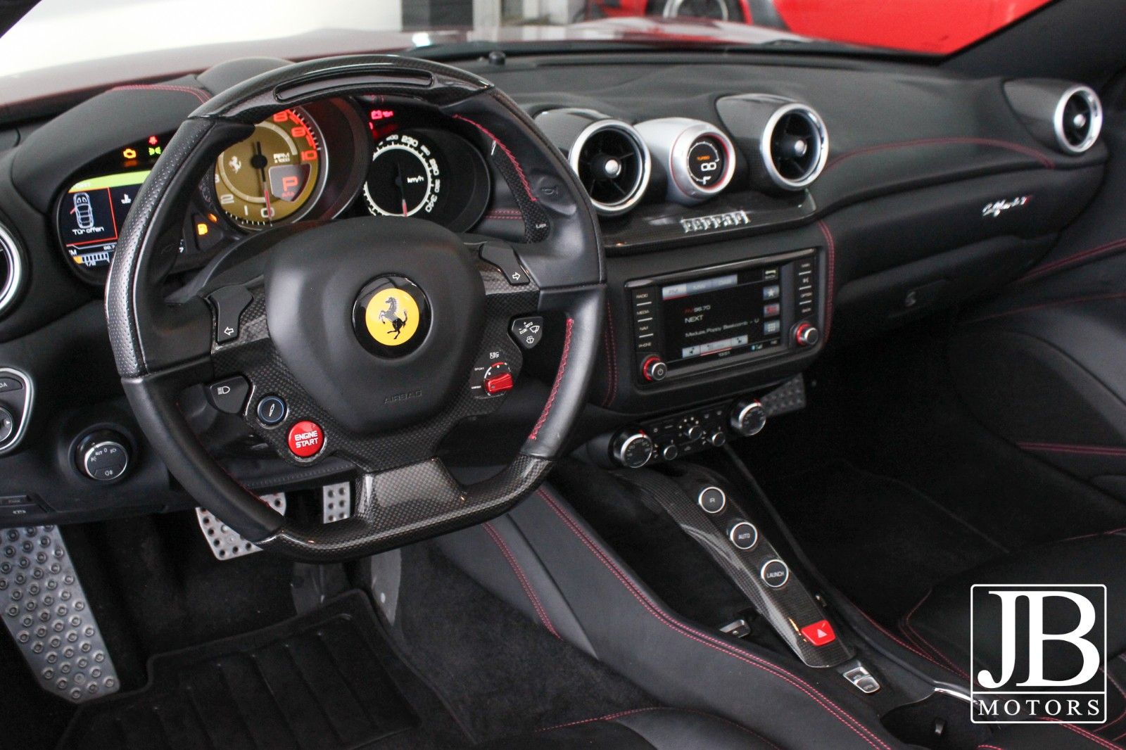 Fahrzeugabbildung Ferrari California T LED Lenkrad Carbon Deutsches Fzg.