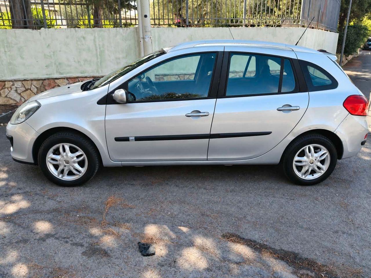 Renault Clio 2009 — interior