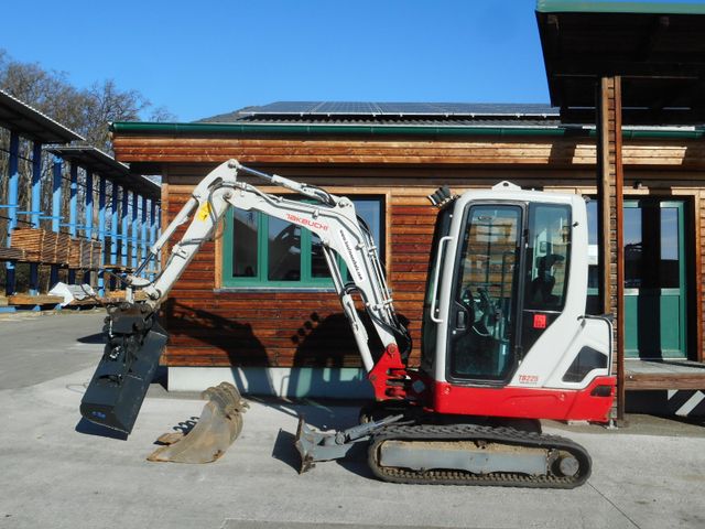 Takeuchi TB 225 ( 2.400kg ) hydr. SW + 3 Löffel