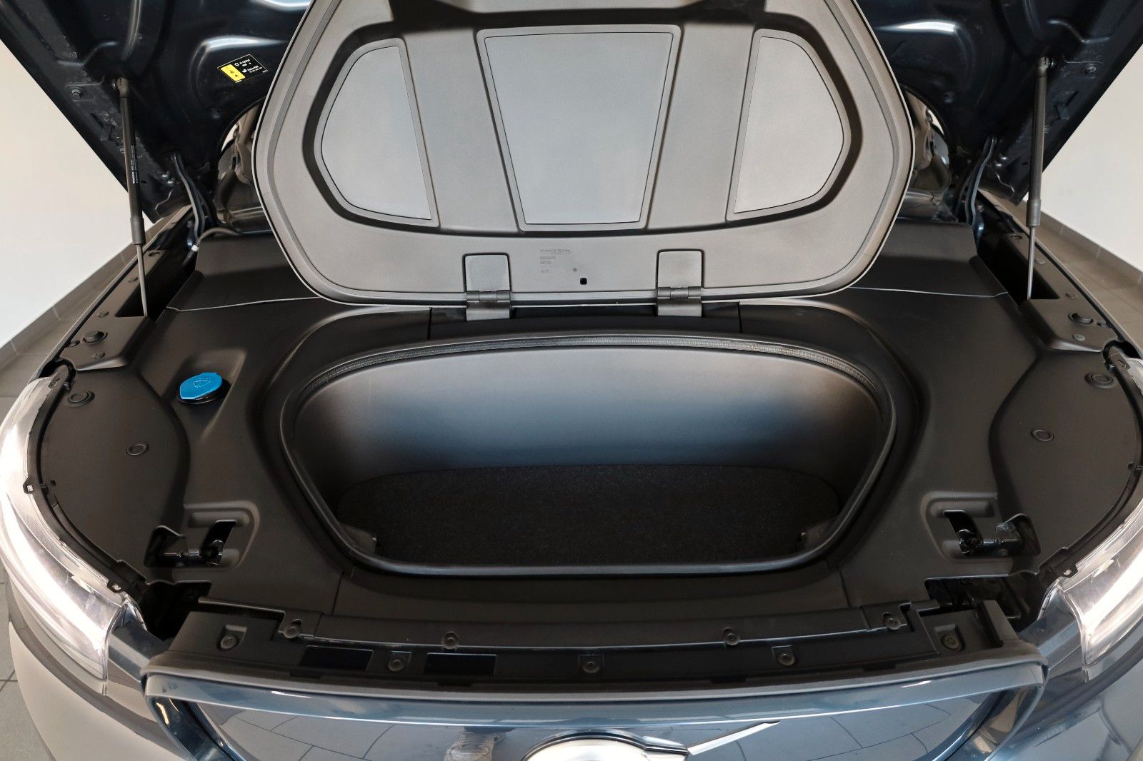 Fahrzeugabbildung Volvo XC40 Plus Recharge AWD,Navi,Kamera,SH,ACC