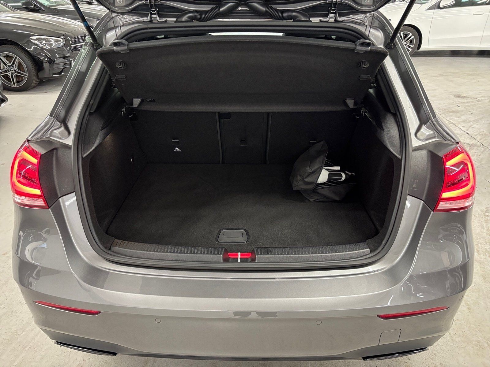 Fahrzeugabbildung Mercedes-Benz A 250 e AMG*Distronic*Panorama*AHK*Burmester*LED