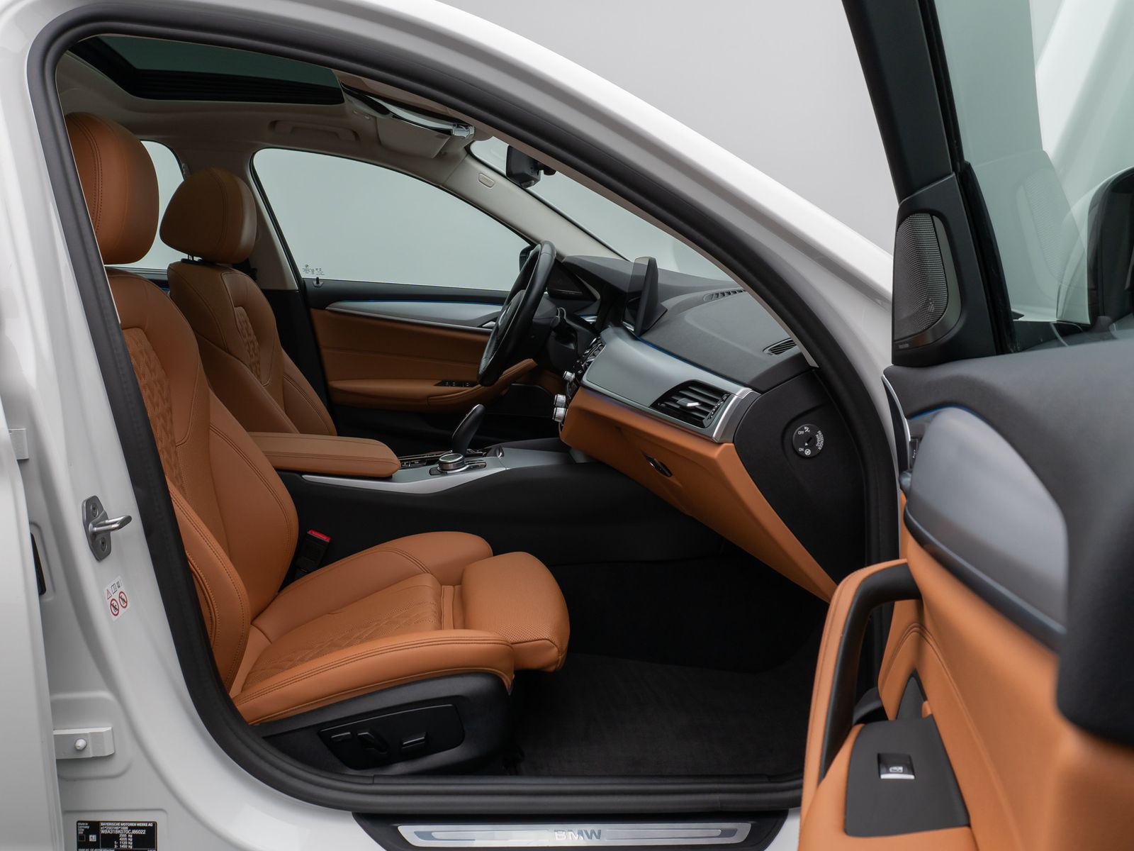 Fahrzeugabbildung BMW 520e Glasdach Kamera DAB H/K DispKey Sport Alarm