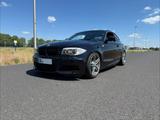 BMW 135i Coupé - - blaue BMW 135