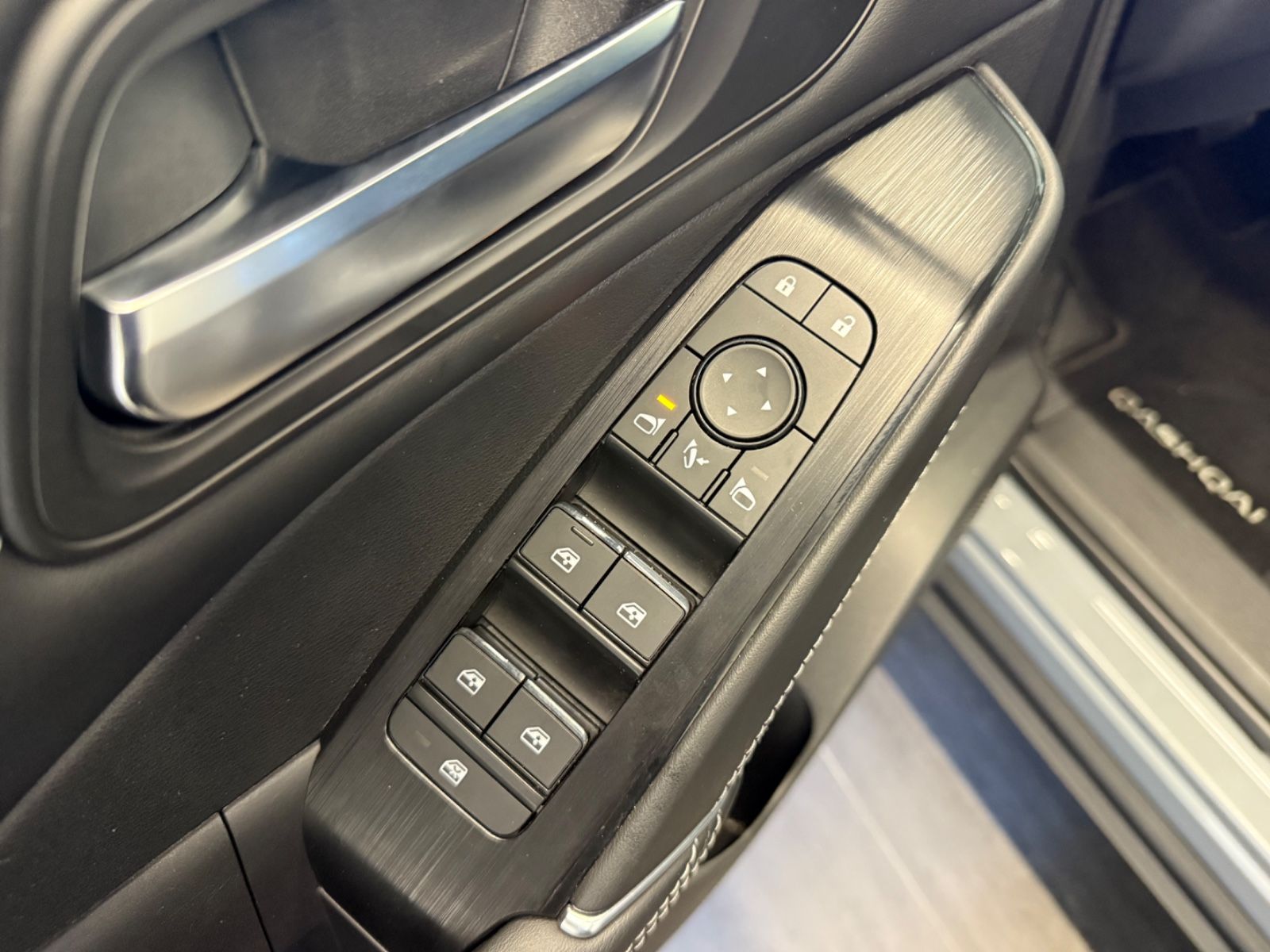 Fahrzeugabbildung Nissan Qashqai N-Con.AT Allrad,Winter-,Business-P.