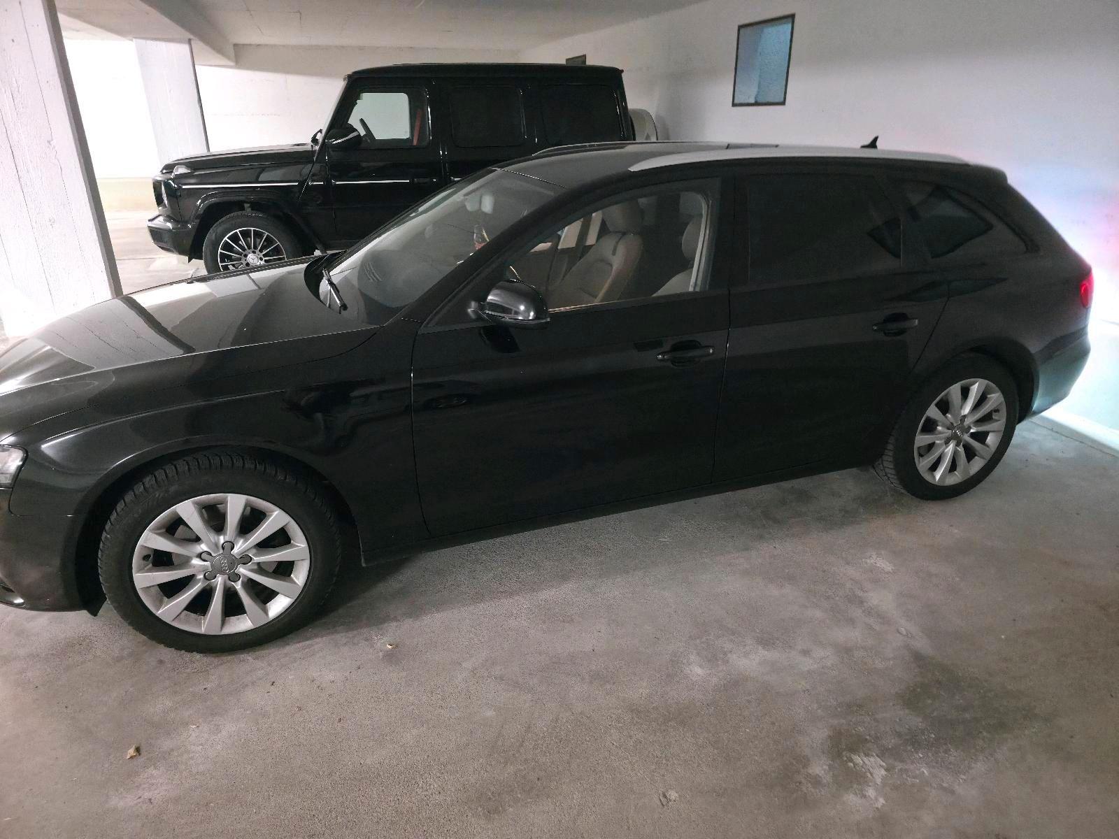 Audi A4 2010 — салон