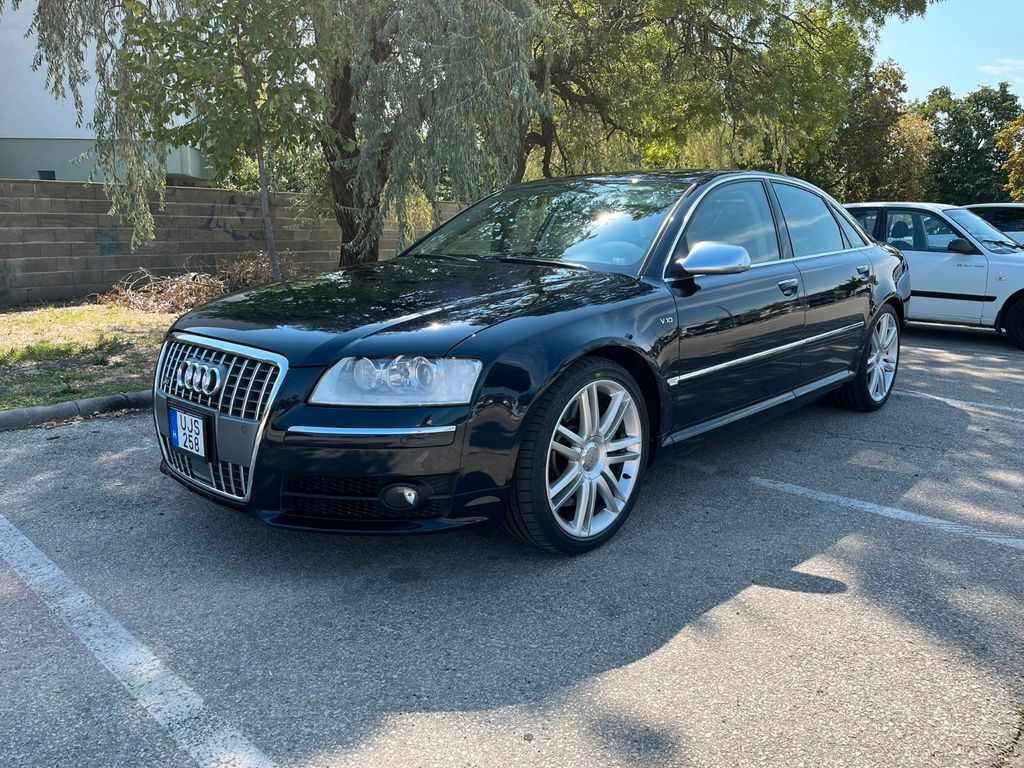 Audi S8
