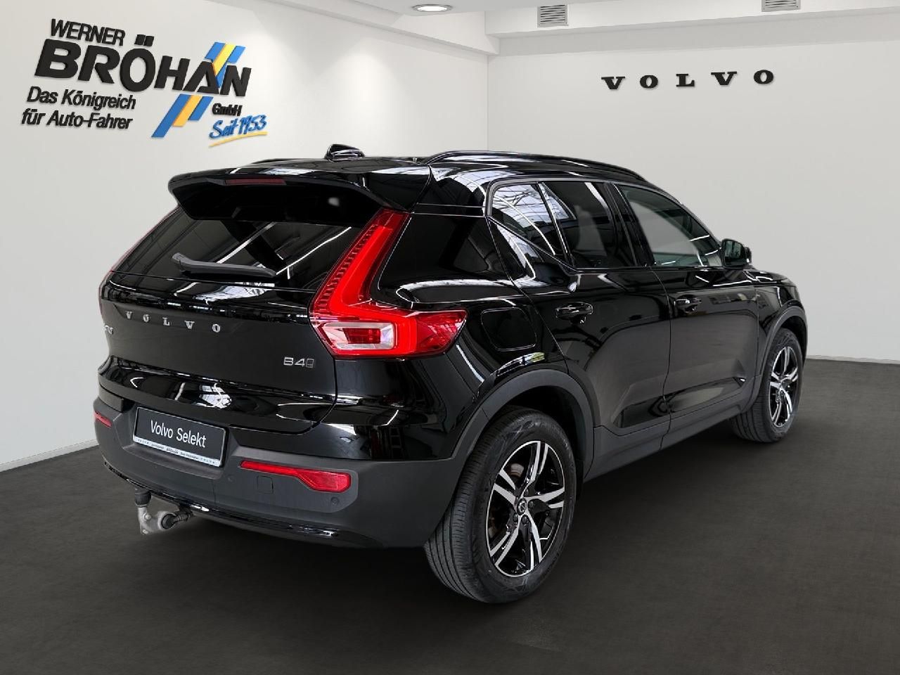 Fahrzeugabbildung Volvo XC40 Plus Dark 2WD