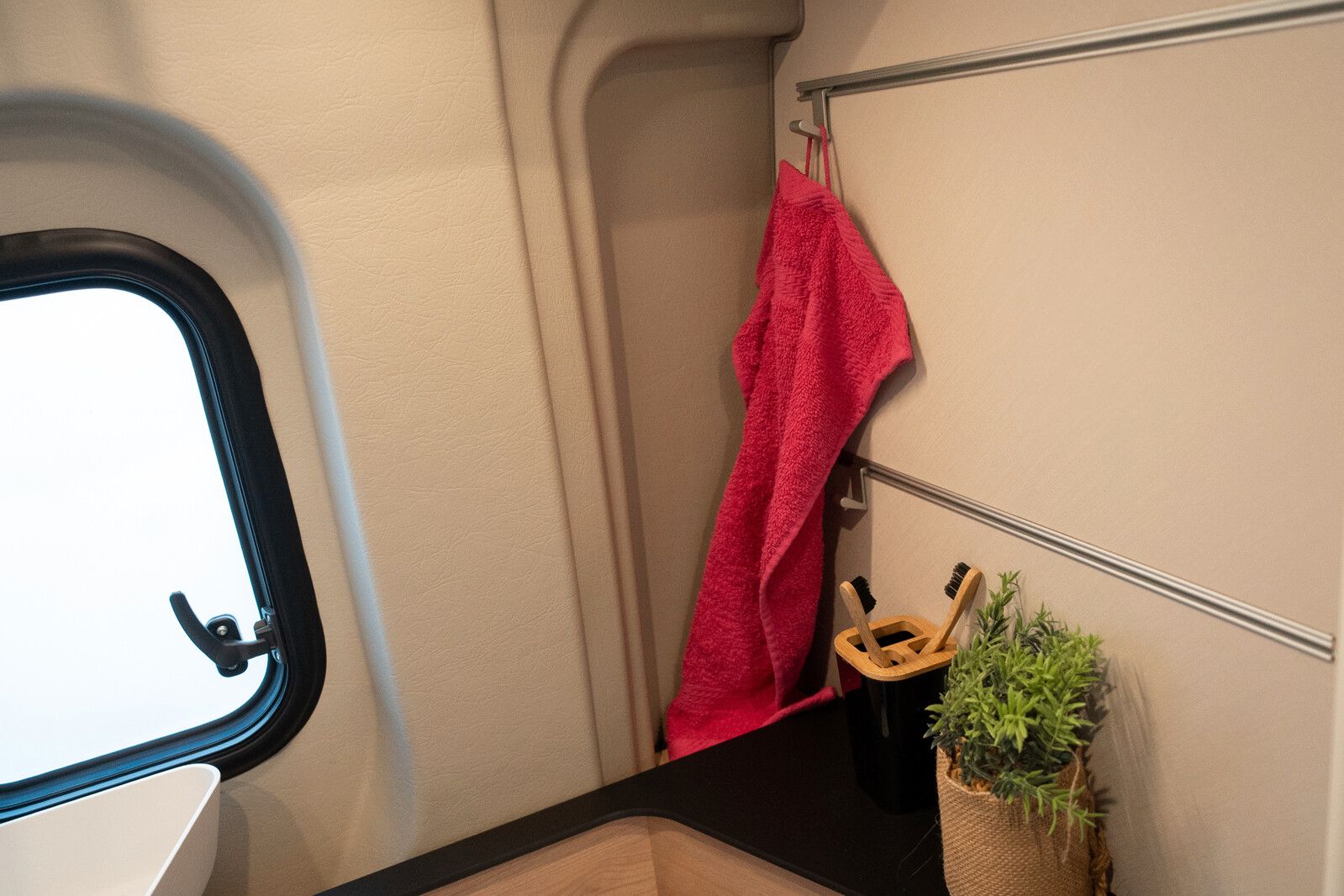 Fahrzeugabbildung Dethleffs Globetrail 540 DR Fiat Rahmenfenster, Markise