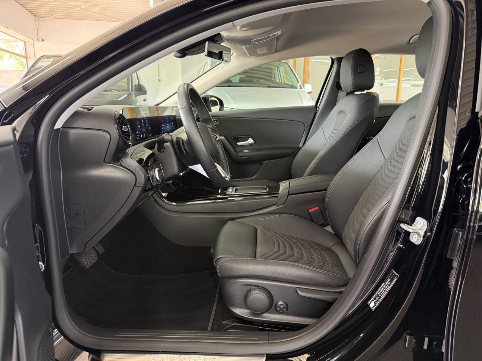 Mercedes-Benz A 180 d Lim. High LED Navi Direktlenkung Agility foto 14