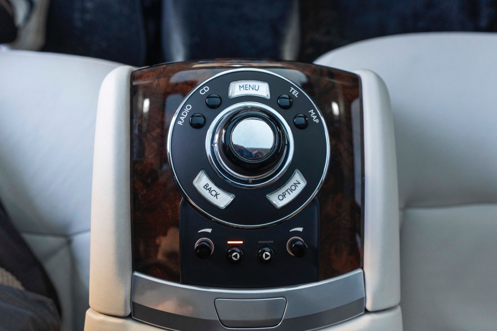 Fahrzeugabbildung Rolls-Royce Ghost V12 TWO TONE FACELIFT STERNHIMMEL KÜHLBOX