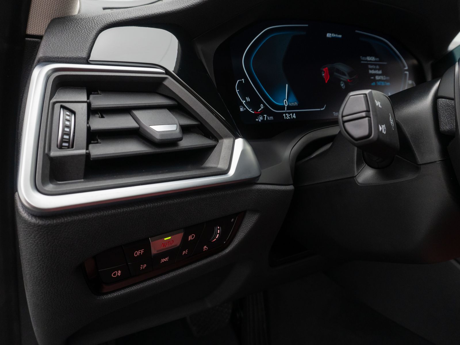 Fahrzeugabbildung BMW 320e Stop&Go DAB Alarm AHK HiFi Sportsitz 19Zoll