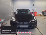 Tesla Model Y Performance - Tesla Model Y Gebrauchtwagen in Berlin